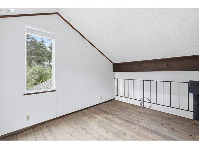 5403 Sw VACUNA St, Portland, OR 97219