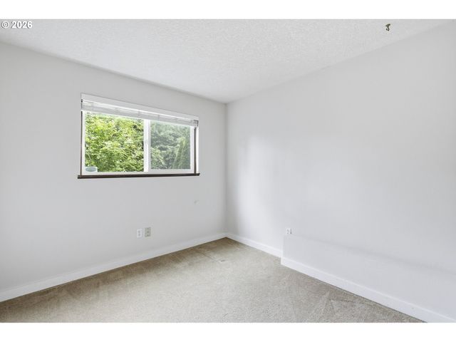 5403 Sw VACUNA St, Portland, OR 97219