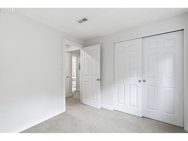 5403 Sw VACUNA St, Portland, OR 97219