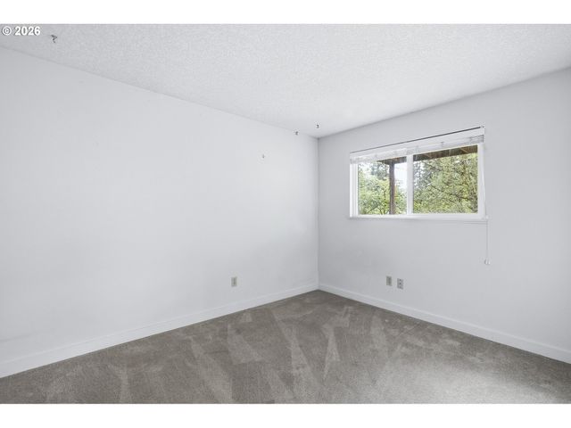 5403 Sw VACUNA St, Portland, OR 97219