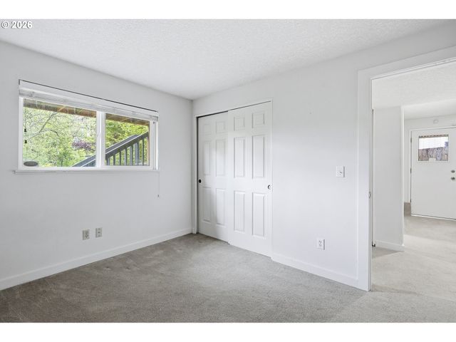 5403 Sw VACUNA St, Portland, OR 97219