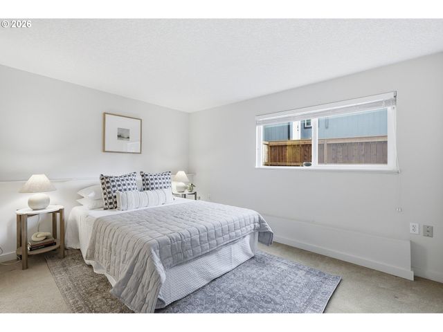 5403 Sw VACUNA St, Portland, OR 97219