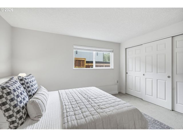 5403 Sw VACUNA St, Portland, OR 97219