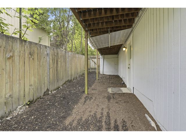 5403 Sw VACUNA St, Portland, OR 97219