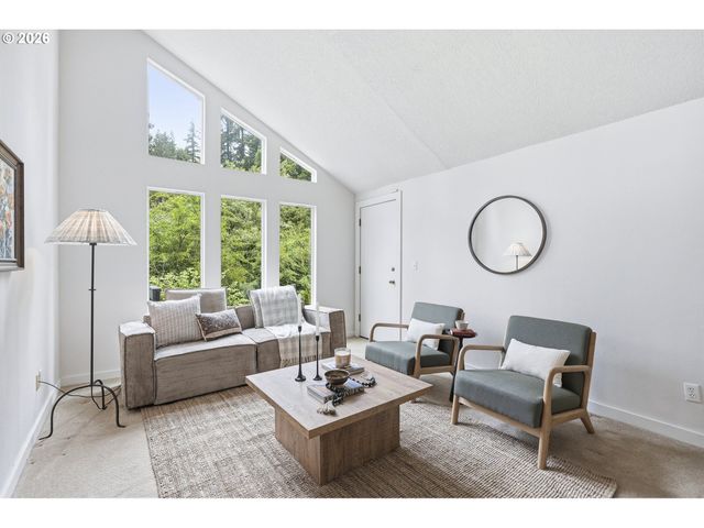 5403 Sw VACUNA St, Portland, OR 97219