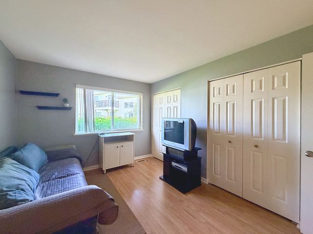 1150 Hawthorne Lane 1150, Elk Grove Village, IL 60007