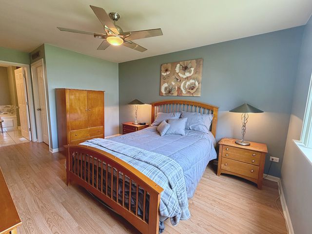 1150 Hawthorne Lane 1150, Elk Grove Village, IL 60007