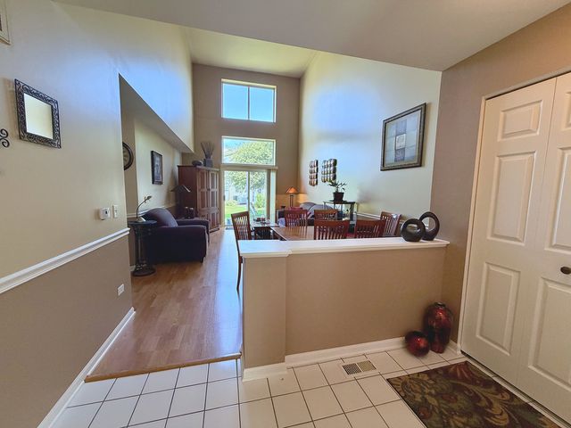 1150 Hawthorne Lane 1150, Elk Grove Village, IL 60007