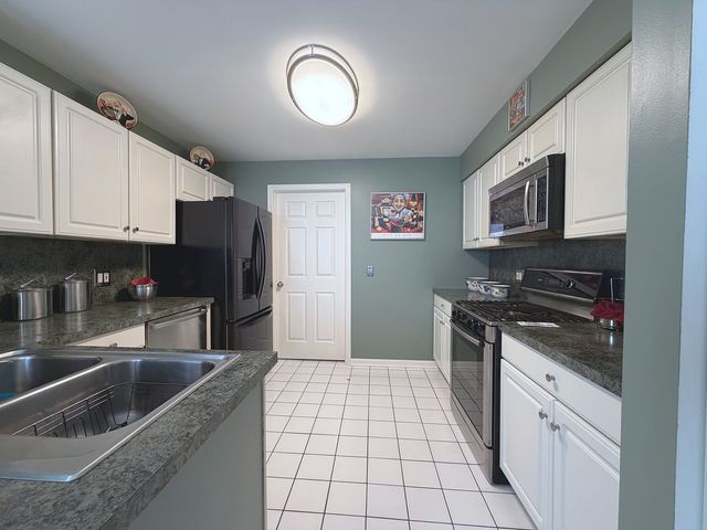 1150 Hawthorne Lane 1150, Elk Grove Village, IL 60007