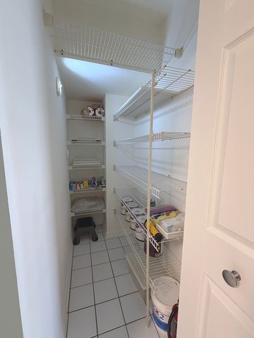 1150 Hawthorne Lane 1150, Elk Grove Village, IL 60007