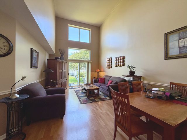 1150 Hawthorne Lane 1150, Elk Grove Village, IL 60007