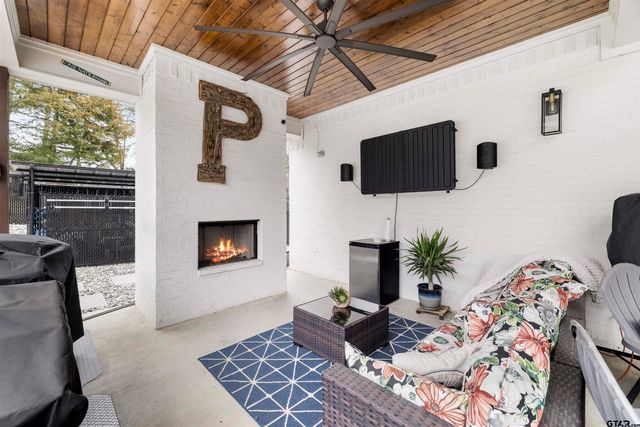 23316 FM 1995, Lindale, TX 75771