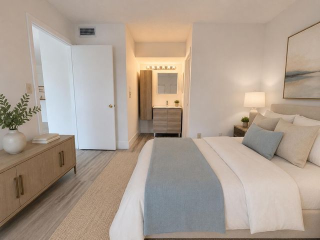 918 TWIN LAKES Drive 8-M, Coral Springs, FL 33071