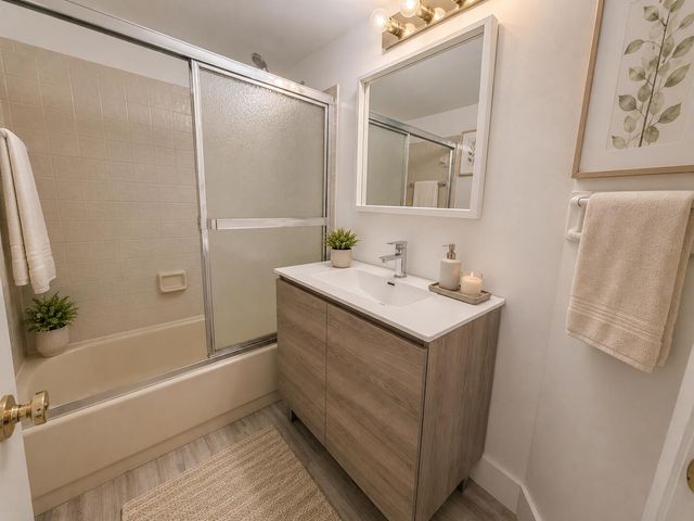 918 TWIN LAKES Drive 8-M, Coral Springs, FL 33071