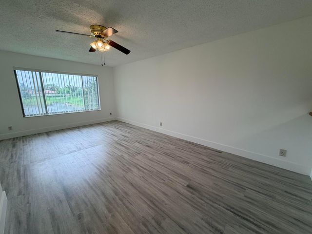 918 TWIN LAKES Drive 8-M, Coral Springs, FL 33071