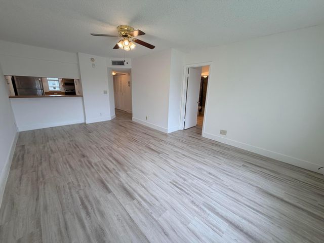 918 TWIN LAKES Drive 8-M, Coral Springs, FL 33071