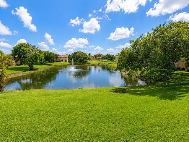 918 TWIN LAKES Drive 8-M, Coral Springs, FL 33071