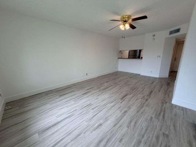 918 TWIN LAKES Drive 8-M, Coral Springs, FL 33071