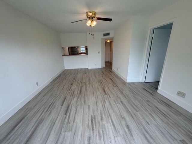 918 TWIN LAKES Drive 8-M, Coral Springs, FL 33071