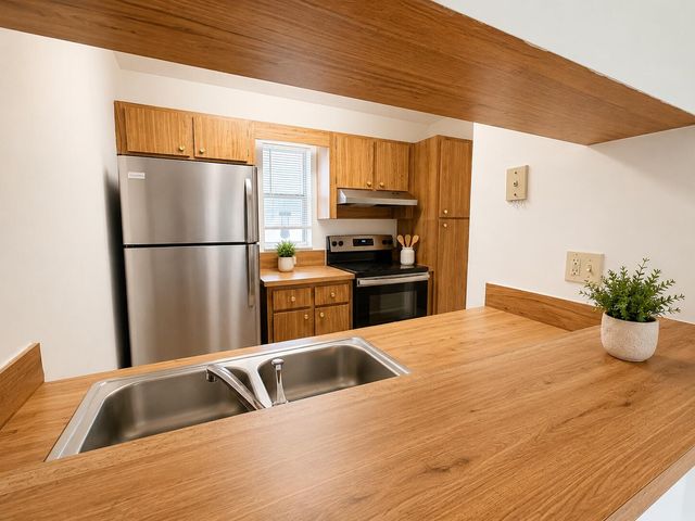 918 TWIN LAKES Drive 8-M, Coral Springs, FL 33071