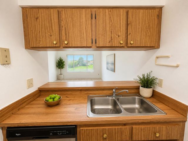 918 TWIN LAKES Drive 8-M, Coral Springs, FL 33071