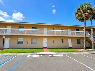 918 TWIN LAKES Drive 8-M, Coral Springs, FL 33071