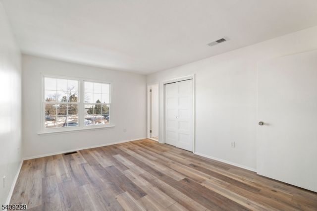 127 Hampton Ct, Franklin Twp., NJ 08873