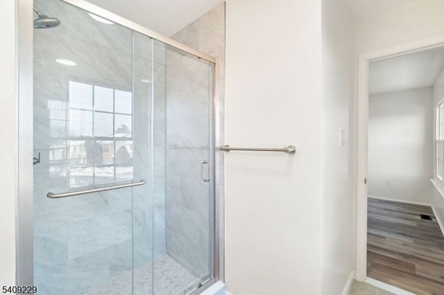 127 Hampton Ct, Franklin Twp., NJ 08873