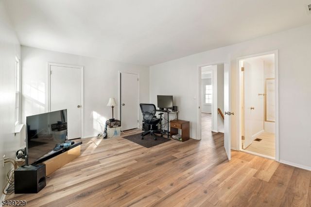 127 Hampton Ct, Franklin Twp., NJ 08873