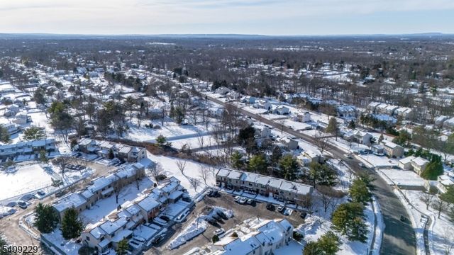 127 Hampton Ct, Franklin Twp., NJ 08873