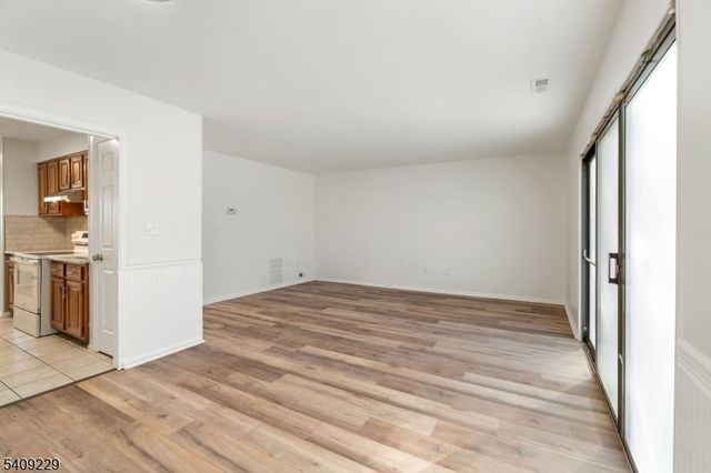 127 Hampton Ct, Franklin Twp., NJ 08873