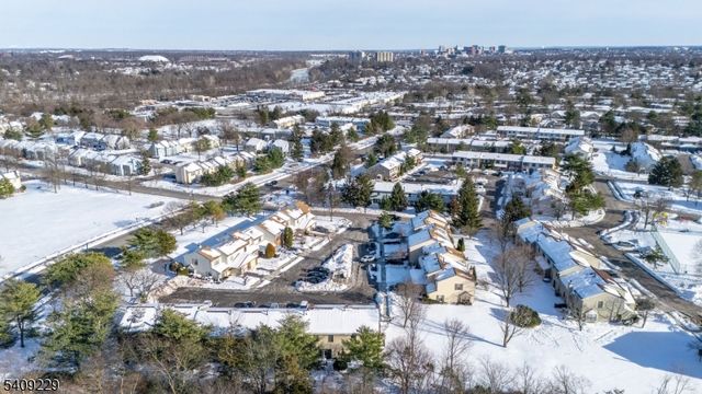 127 Hampton Ct, Franklin Twp., NJ 08873