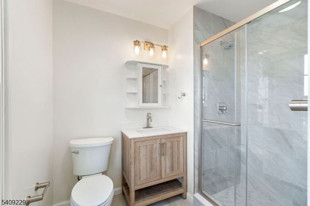 127 Hampton Ct, Franklin Twp., NJ 08873