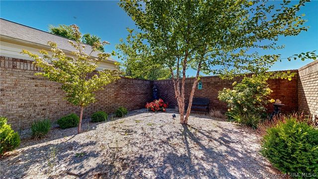 33 Abby Chase, Jeffersonville, IN 47130
