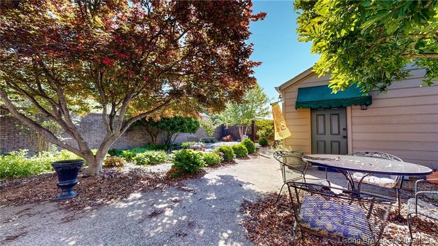 33 Abby Chase, Jeffersonville, IN 47130
