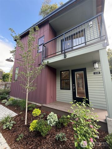 228 21st Avenue E, Seattle, WA 98112