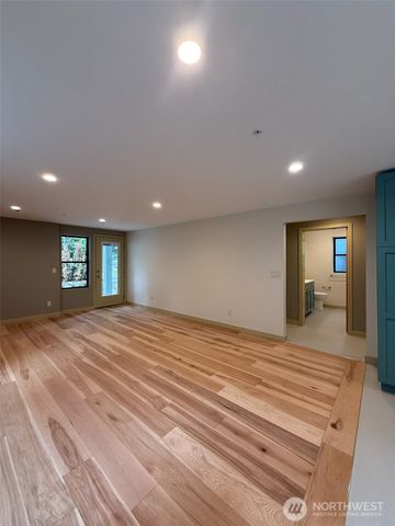 228 21st Avenue E, Seattle, WA 98112
