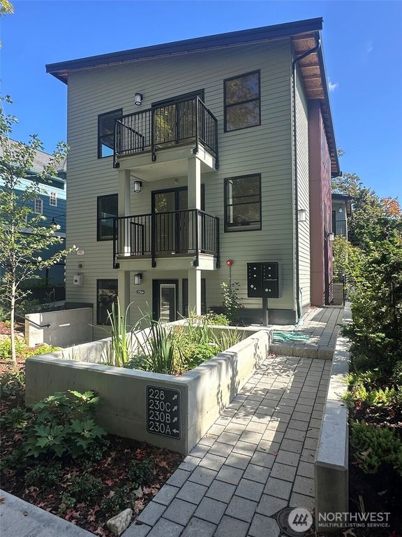 228 21st Avenue E, Seattle, WA 98112
