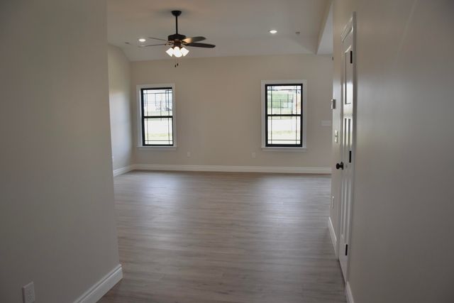 16618 KLINTON DR, Boonville, MO 65233