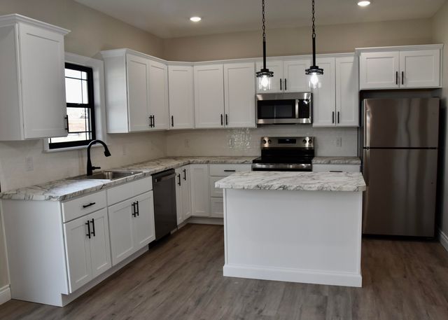 16618 KLINTON DR, Boonville, MO 65233