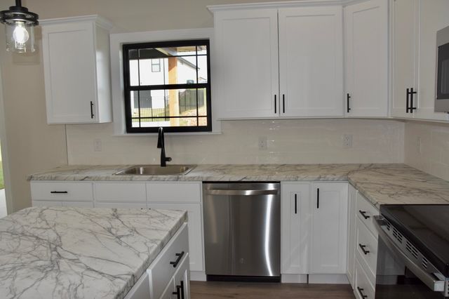 16618 KLINTON DR, Boonville, MO 65233