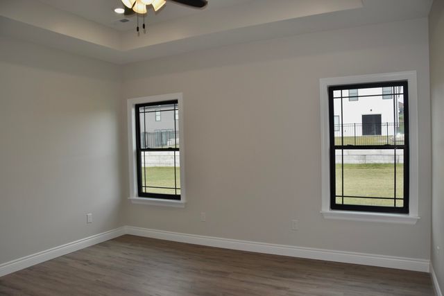 16618 KLINTON DR, Boonville, MO 65233