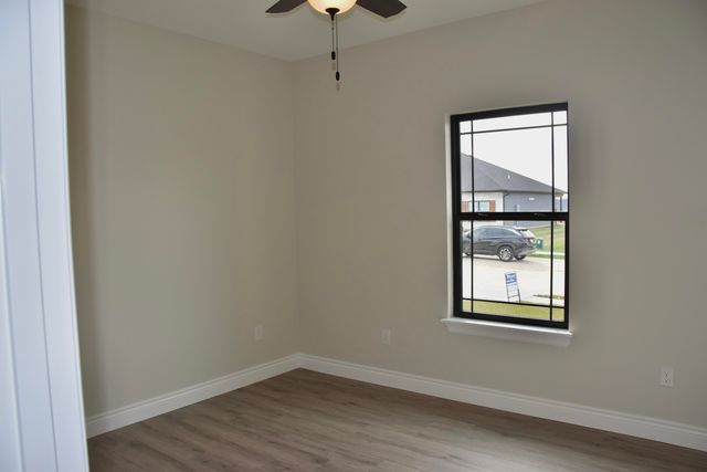 16618 KLINTON DR, Boonville, MO 65233