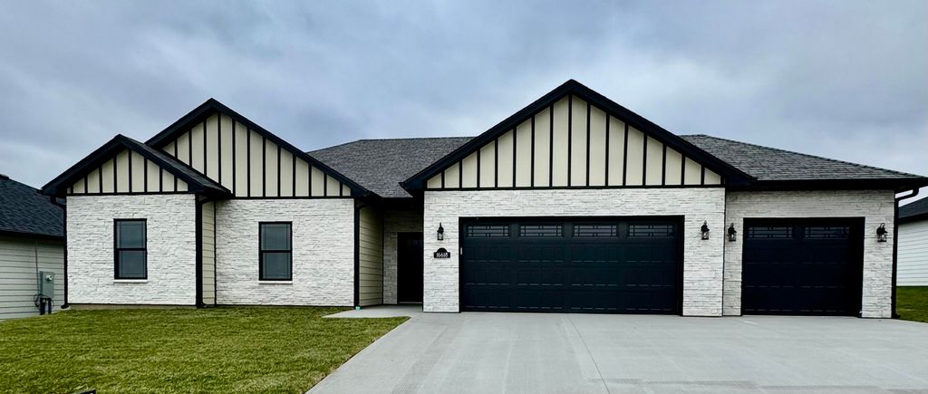 16618 KLINTON DR, Boonville, MO 65233