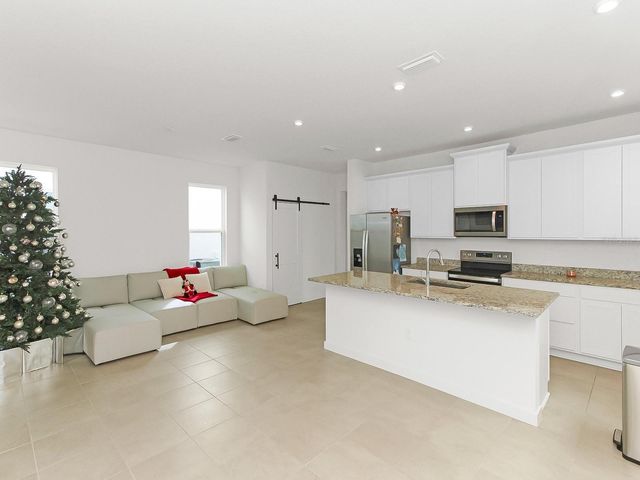 2022 EDUCATION STREET, Magnolia Square, FL 34771