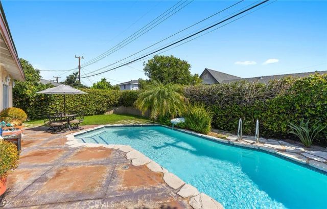 15802 Tullow Lane, Huntington Beach, CA 92647