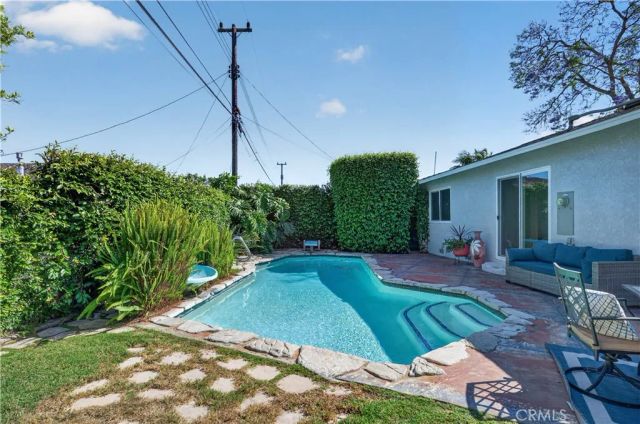 15802 Tullow Lane, Huntington Beach, CA 92647