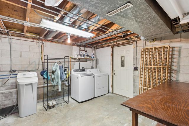 9240 W 93rd Avenue, St. John, IN 46373