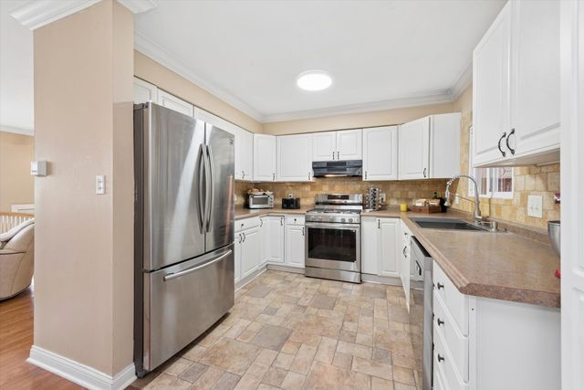 9240 W 93rd Avenue, St. John, IN 46373