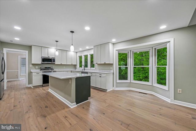 10611 FOXLAKE DR, Bowie, MD 20721